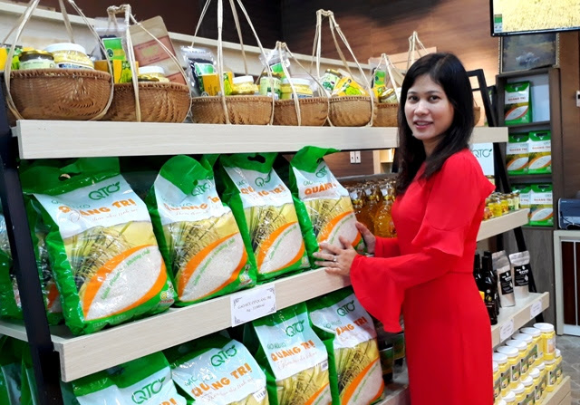 Gạo hữu cơ Quảng Trị được bày bán tại siêu thị và nhiều cửa hàng trên cả nước. Ảnh: Ngọc Vũ